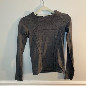 Grey Lulu Ivivva swiftly tech long sleeve 🍋